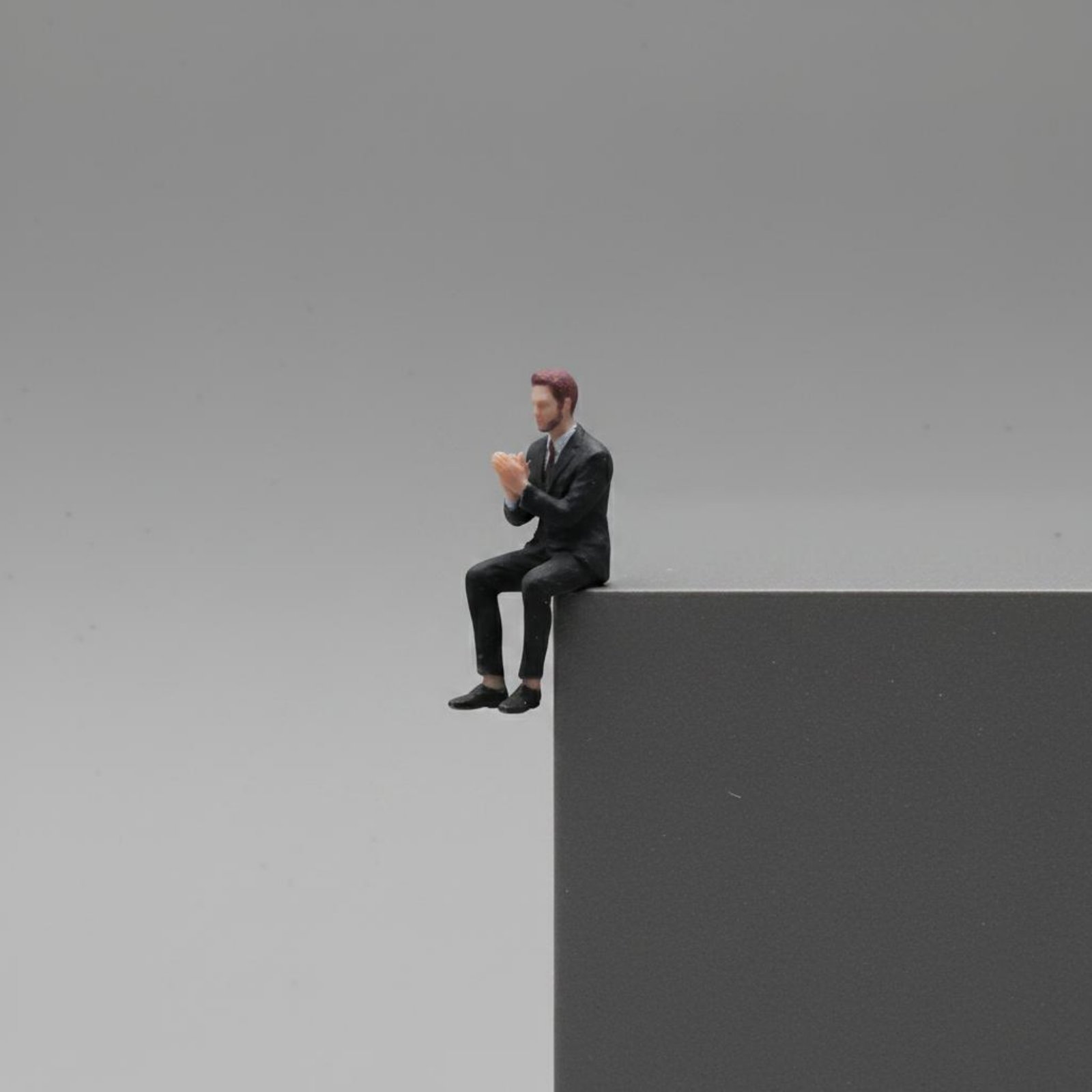 1:64 Scale Sitting Man Figure  - Men'S Accessories With Suits recension och pris