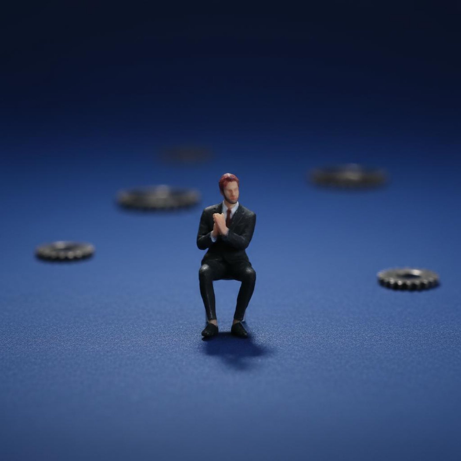 1:64 Scale Sitting Man Figure  - Men'S Accessories With Suits recension och pris